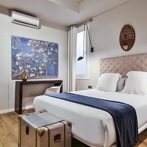 The Conica Deluxe 2*, Barcelona Spain